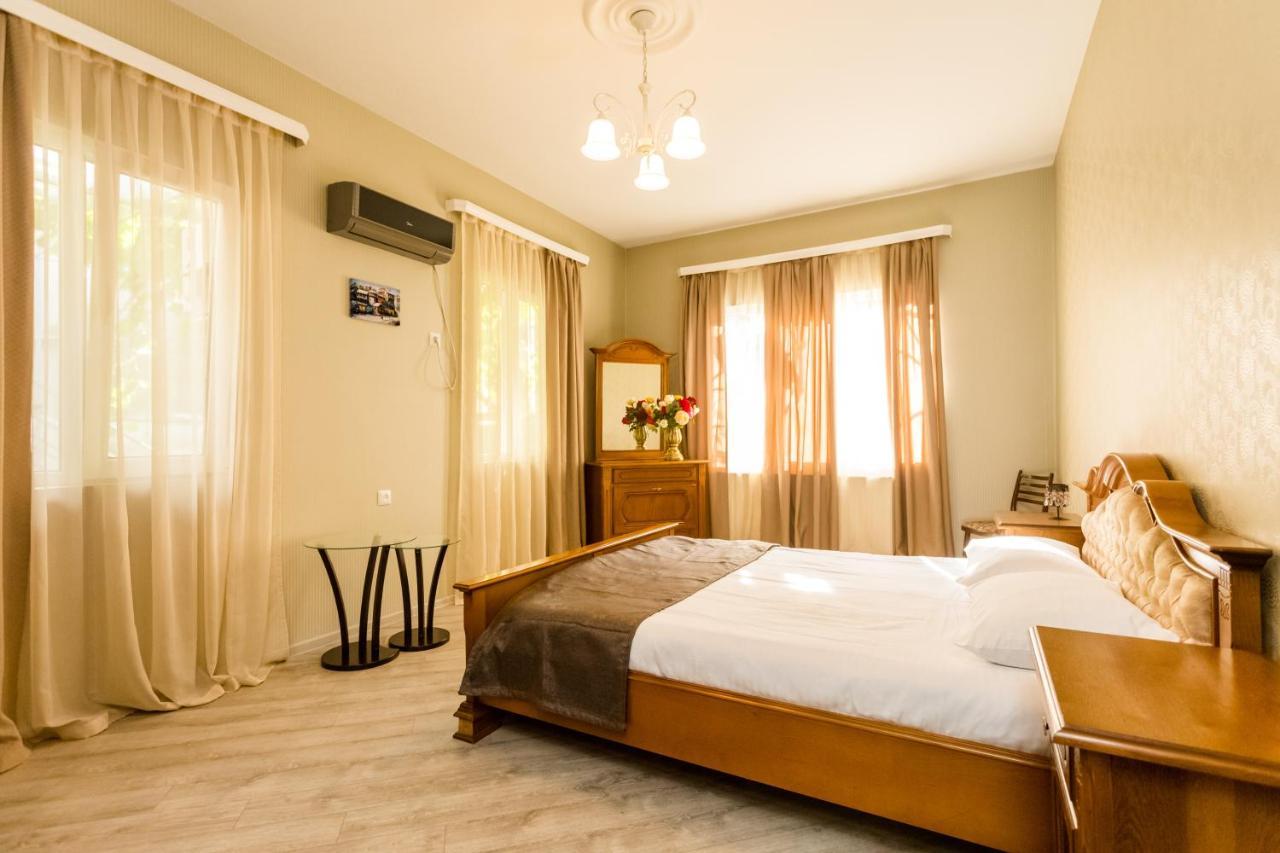 Rustaveli Two Bedroom Apartment With 5 Star Location Tiflis Exterior foto