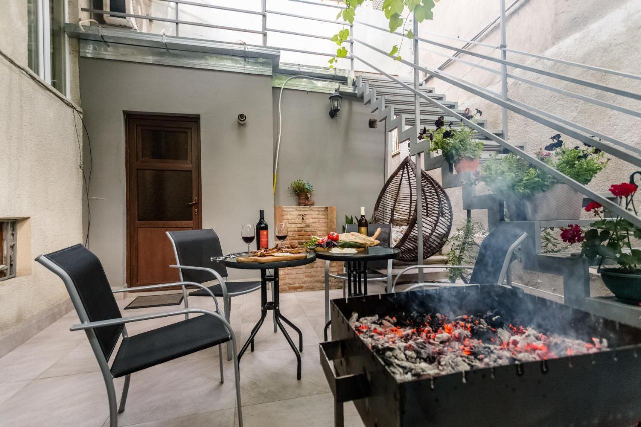 Rustaveli Two Bedroom Apartment With 5 Star Location Tiflis Exterior foto