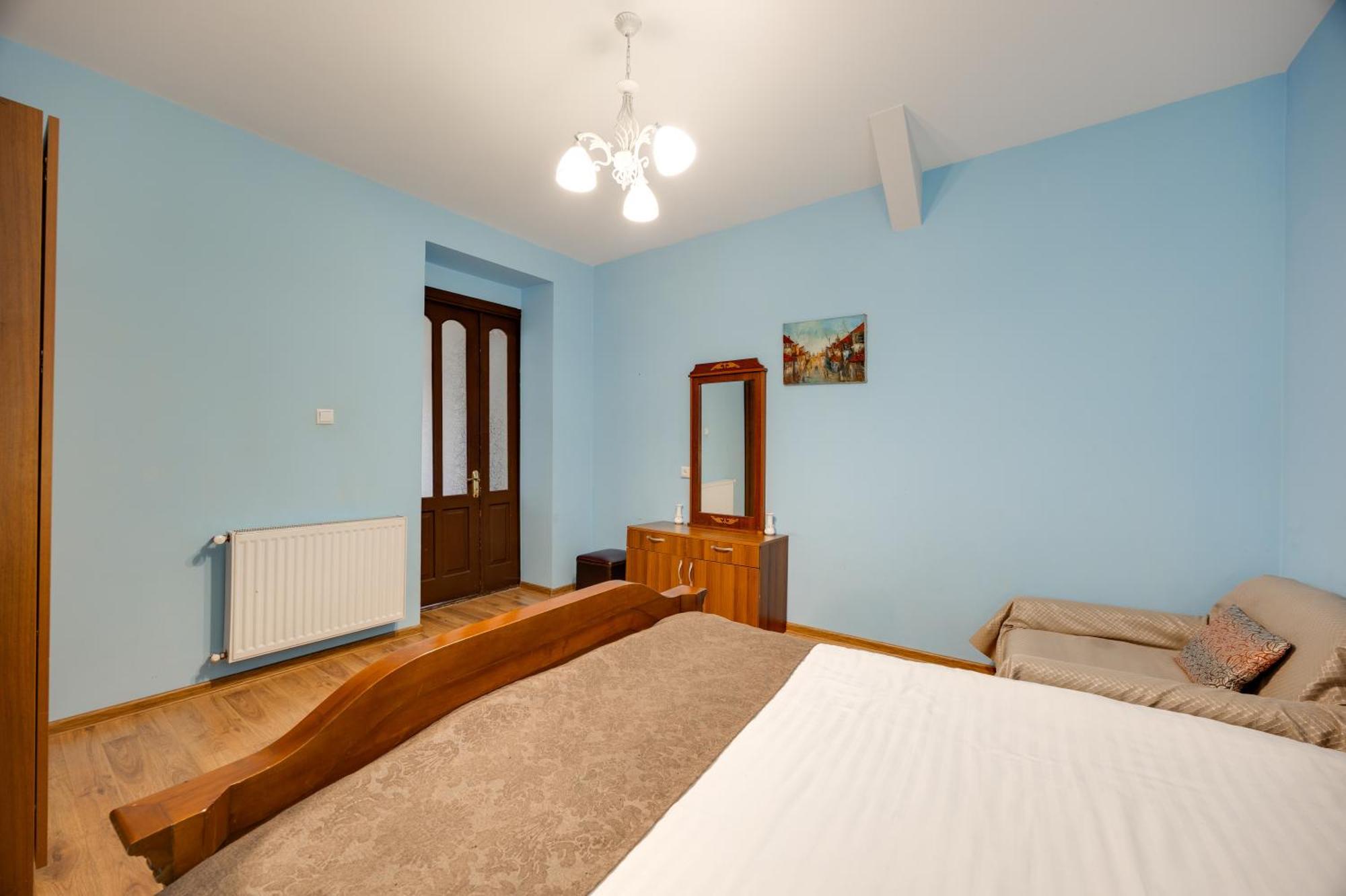 Rustaveli Two Bedroom Apartment With 5 Star Location Tiflis Exterior foto